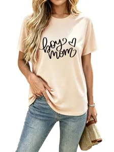 Lässiges Damen T-Shirt mit Boy Mom Buchstabe Druck, bequemes Sommer Oberteil für Alltag.