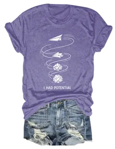 Bequemes violettes Kurzarm-T-Shirt mit Rundhals und coolem Grafikprint für Damen.