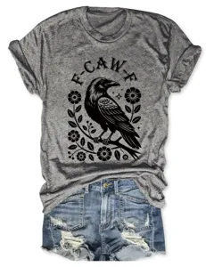 Detail view of the stylish grey short-sleeve t-shirt featuring a unique crow graphic print.