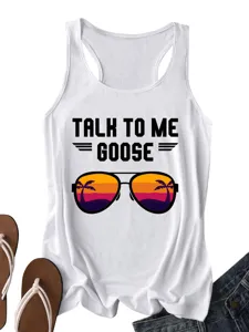 Gedetailleerd overzicht van de casual zomertanktop voor dames met grafische print.