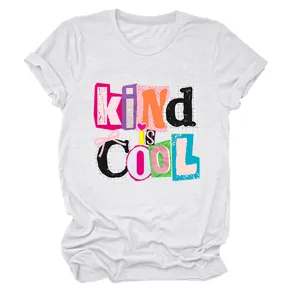Lässiges weißes Damen Kurzarm T-Shirt mit coolem Grafik-Buchstaben-Druck für den Alltag.