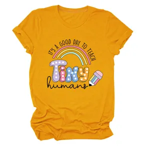 Vue de détail t-shirt femme manches courtes jaune moutarde avec imprimé graphique prof.