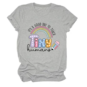 T-shirt gris décontracté à manches courtes pour femmes avec joli imprimé graphique d'enseignante.