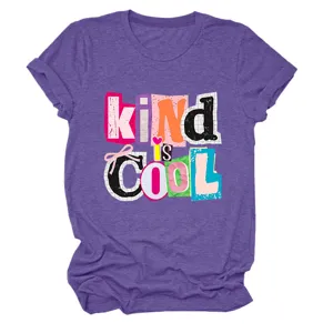 Damen lässiges violettes Kurzarm T-Shirt mit 'kind is cool' Aufdruck für den Alltag.