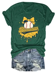 Gruenes laessiges Damen T-Shirt mit Bananen Grafik und sportlichem Baseball Print.