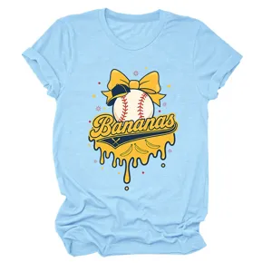 Hellblaues lässiges Damen T-Shirt mit fröhlichem Baseball- und Bananen-Grafikprint, Kurzarm.