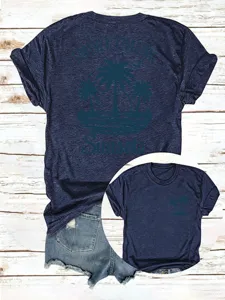 Lässiges lockeres Damen Kurzarm Rundhals T-Shirt mit Retro Sonnenuntergang Palmen Grafik.