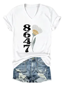 Lässiges Damen T-Shirt in Weiß mit V-Ausschnitt, kurzem Arm und modischem Nummern-Blumen-Print.