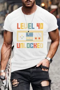 Maglietta casual da uomo con stampa grafica di gioco retro vista dettagliata ottima.