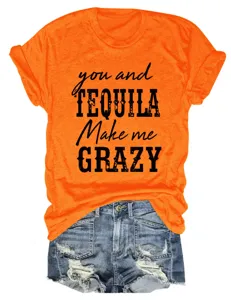 T-shirt orange à manches courtes avec imprimé de lettres et short en jean bleu élégant.
