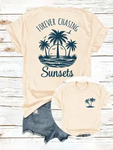 Nahaufnahme des Sonnenuntergang-Palmen-Musters auf dem lässigen, beigen T-Shirt, toll.