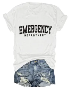 Detailansicht des lässigen Damen Kurzarm T-Shirts mit Emergency Department Textdruck.