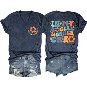 Casual dames V-hals korte mouw t-shirt met leuke social worker grafische print.