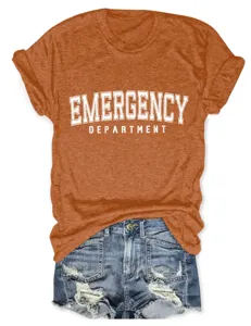 Oranger Emergency Department Buchstaben-Druck Rundhals Kurzarm T-Shirt mit Jeansshorts.