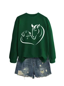 Felpa verde casual da donna a maniche lunghe con stampa cuore cane cavallo e shorts in denim