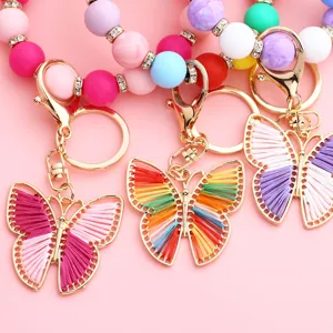 Llavero de cuentas de silicona de colores con lindo colgante de mariposa envuelto en hilo mujer.
