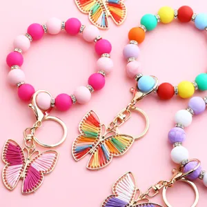 Llaveros de pulsera con cuentas de silicona coloridas y dijes de mariposa muy bonitos.