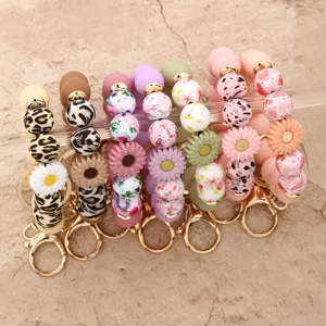 Sweet Daisy Silicone Beaded Keychain Wristlet For Women Handmade Beaded Key Ring Fashion Flower Wrist Keychain Bag Pendant
