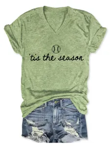 Nahaufnahme der Damen lässigen V-Ausschnitt Kurzarm-T-Shirt mit Baseball-Saison-Motiv.