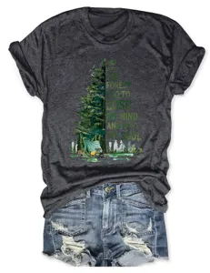 Maglietta casual da donna a maniche corte e scollo rotondo con stampa foresta e citazione.