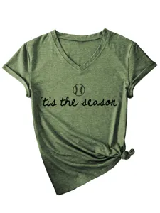 Detailansicht des lässigen Damen V-Ausschnitt Kurzarm T-Shirts mit Grafik und Seitenknoten.