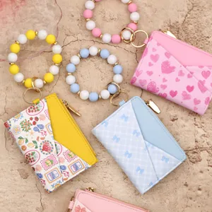 Silikon Perlen Armband Schlüsselanhänger mit bedruckter Leder Kartenbrieftasche Hauptansicht.