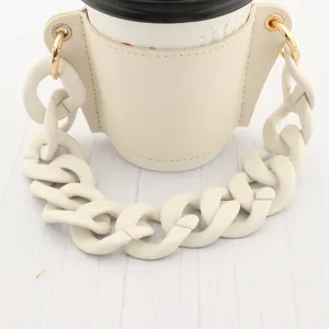 Custodia per tazza in pelle PU beige con manico a catena spessa, elegante porta bevande.