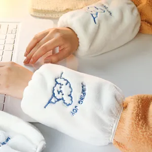 Jolis manchons en peluche pour femmes, protège-bras chauds d'hiver, manchettes anti-salissure bureau.