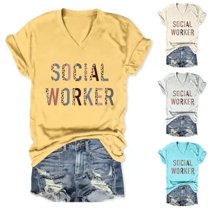 Casual dames V-hals korte mouw T-shirt met social worker grafische print opdruk.