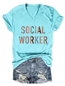 Casual dames korte mouw V-hals t-shirt met social worker grafische print dagelijks gebruik