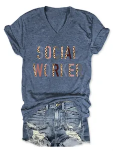 Dames V-Hals Korte Mouw Social Worker T-Shirt Casual met Gescheurde Denim Shorts