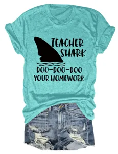 Dames korte mouw t-shirt met leraar haai grafische print, comfortabele casual zomertop.