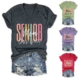 Senior Mom Class of 2027 T-shirt de loisirs pour femme à col V et manches courtes multicolore.