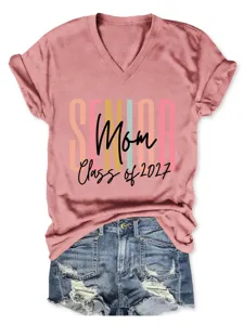 T-shirt femme décontracté à manches courtes et col V Senior Mom Class of 2027 en jean.
