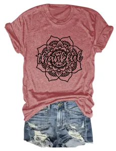 Women casual retro thankful mandala print short sleeve t-shirt with denim shorts.