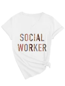Dames casual V-hals korte mouw T-shirt met social worker luipaardprint en stijlvolle knoop.