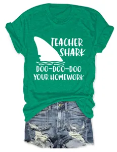 Groene dames korte mouw t-shirt met grappige leraar haai grafische print en casual stijl