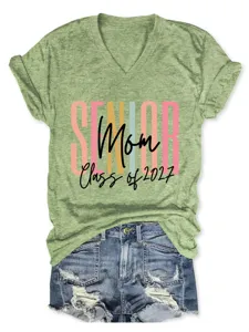 T-shirt femme vert à col en V et manches courtes avec impression graphique Senior Mom.