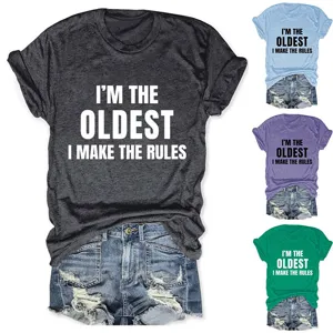 Casual dames t-shirt met ronde hals en korte mouwen met slogan print en denim shorts