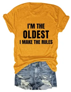 Casual dames t-shirt met korte mouwen en ronde hals met grappige print en spijkerbroek.