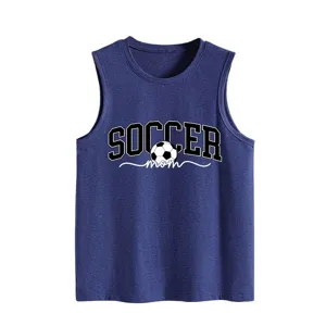 Vue détaillée du débardeur graphique bleu foncé Soccer Mom, chemise de sport d'été sans manches.