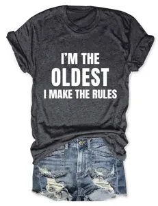 Donkergrijs T-shirt met letterprint en ronde hals voor dames gecombineerd met hippe jeansshorts
