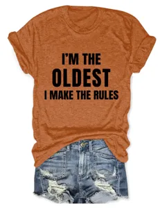 Dames korte mouw t-shirt met grappige slogan print, gecombineerd met hippe denim shorts.