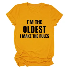 Goudgeel dames t-shirt detail met mooie borstletterprint en opgerolde manchet stijl.