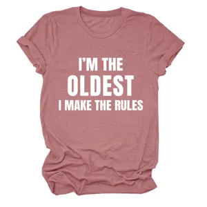 Detailweergave dames korte mouw ronde hals t-shirt met trendy citaat print opdruk.