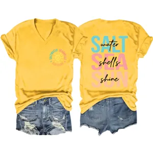 T-shirt gialla da donna con scollo a V e maniche corte con stampa estiva e pantaloncini in denim.