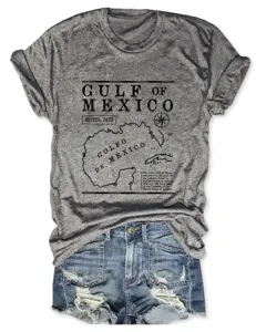 Dames casual grijze korte mouw t-shirt met vintage Golf van Mexico kaart grafisch detail.