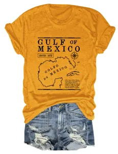 Detailweergave van het vintage Golf van Mexico kaartprint kort mouw t-shirt en jeansshort.