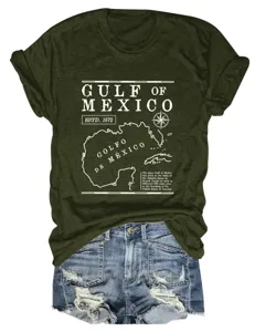 Groen grafisch T-shirt detail met Golf van Mexico kaartprint en klassiek kort mouwontwerp.