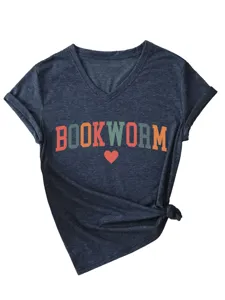 Donkergrijs V-hals t-shirt detail met gekleurde Bookworm print en knoop aan de zijkant.